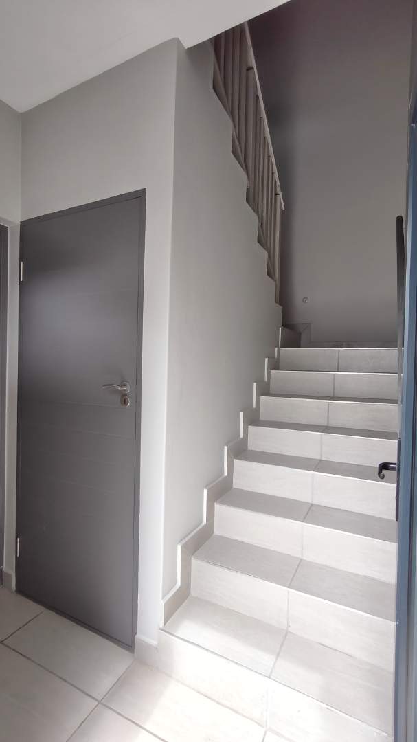 6 Bedroom Property for Sale in Island View Western Cape